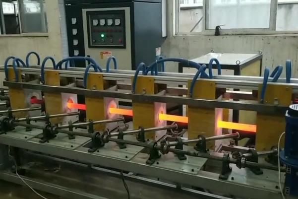 中频圆钢调质生产线实拍 中频HULUWA葫芦娃下载入口安卓加热设备