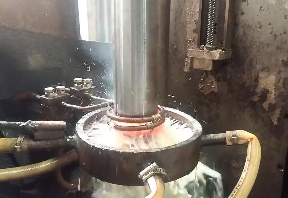 高频HULUWA葫芦娃18禁污网站入口 磨具导柱高频表面淬火车间实拍