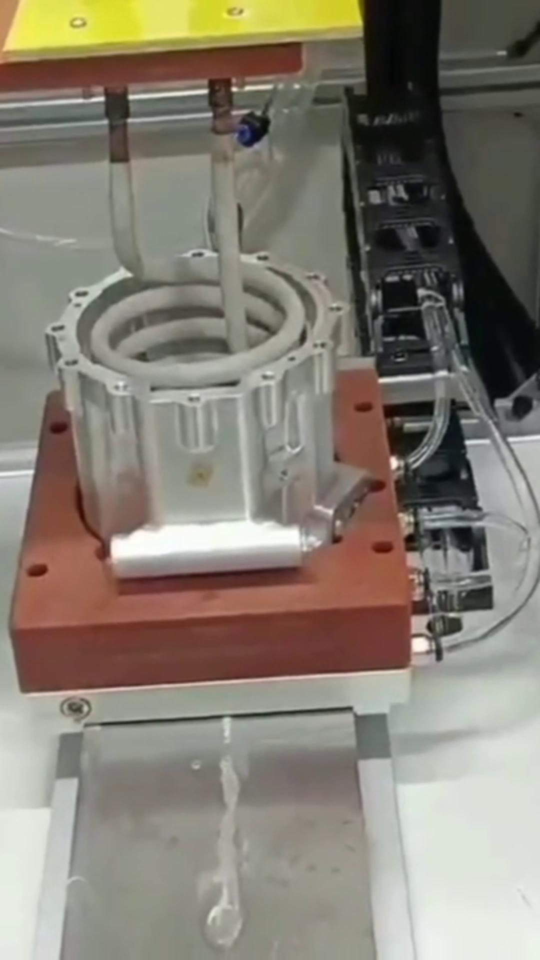 高频HULUWA葫芦娃下载入口安卓加热设备——新能源电机壳热套的应用(图2) 高频HULUWA葫芦娃下载入口安卓加热设备——新能源电机壳热套的应用(图2)