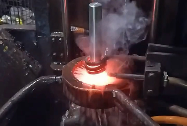 销轴高频淬火热处理是一种通过高频HULUWA葫芦娃下载入口安卓加热的方式对销轴进行淬火处理的工艺