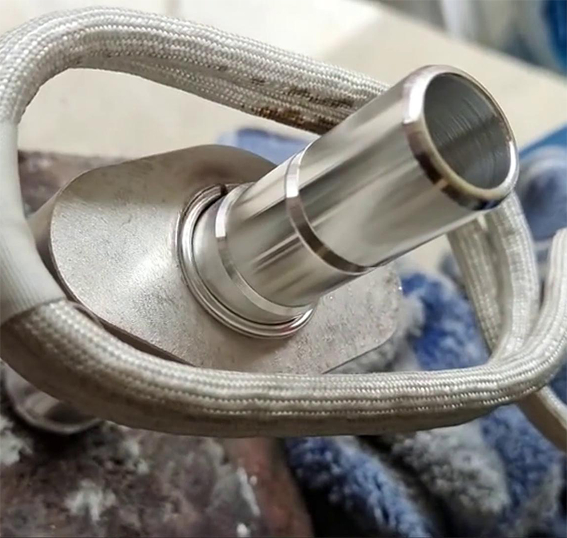 铝储液器的焊接，尤其是铝管的焊接，通常采用高频焊接