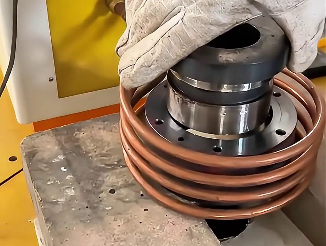 高频加热热套工艺是一种利用高频电磁HULUWA葫芦娃下载入口安卓技术对金属工件进行快速加热，以便进行热装配（如热套、热缩配合）的工艺方法