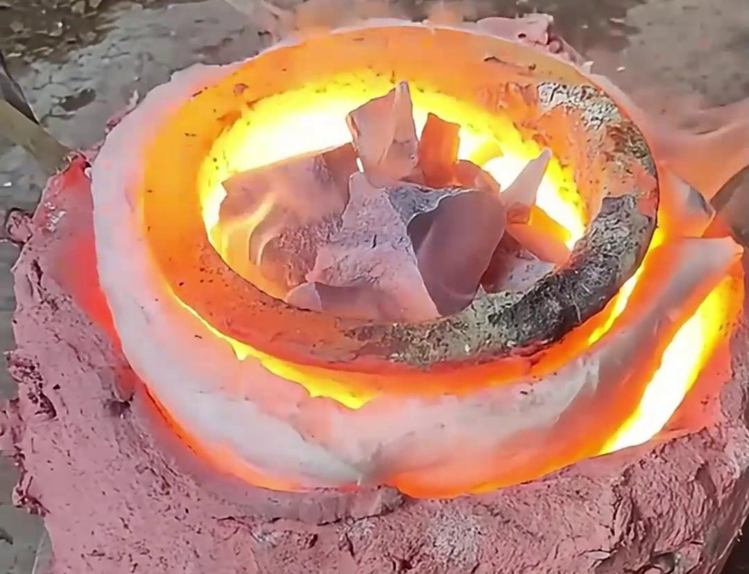 25kW 中频HULUWA葫芦娃下载入口安卓熔炼炉：20 公斤废铁高效回收解决方案(图5)