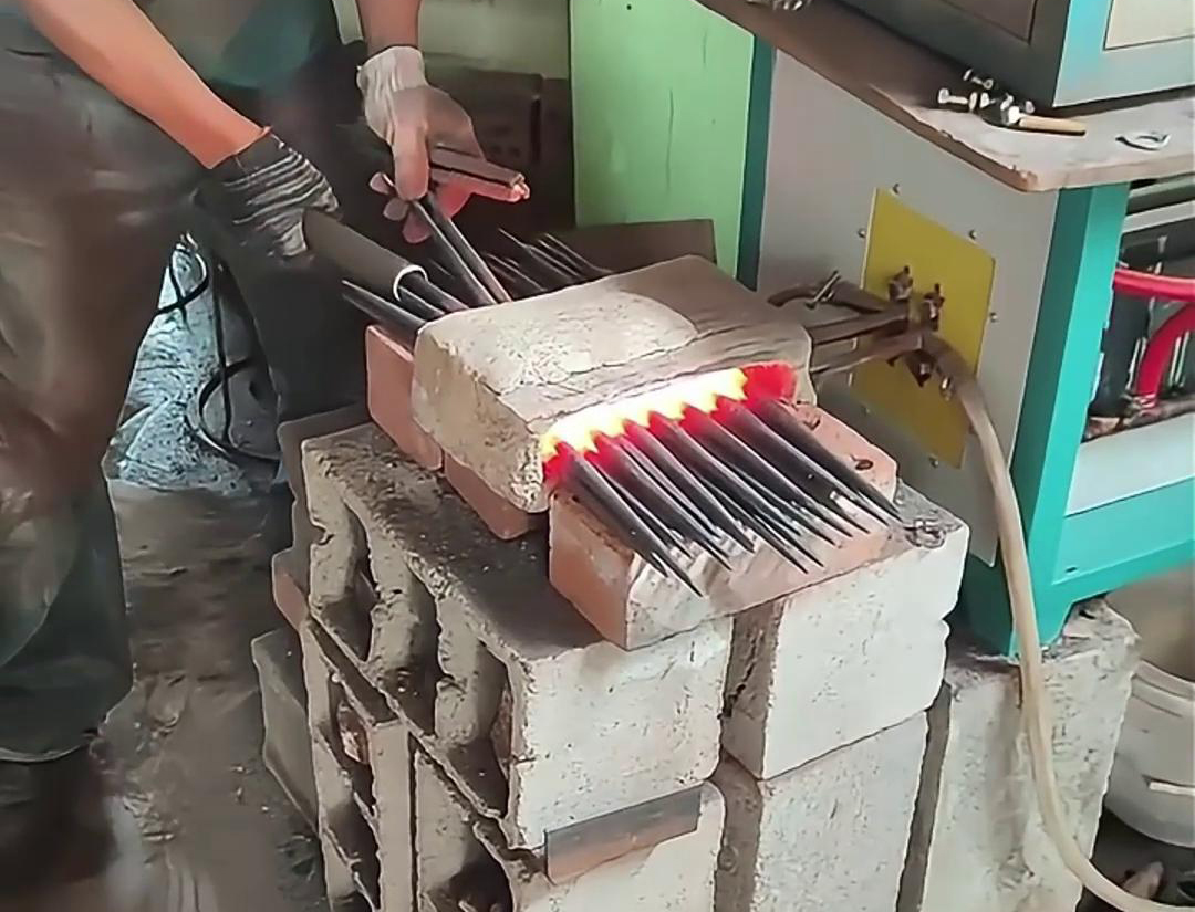 超音频HULUWA葫芦娃下载入口安卓加热设备为金属毛坯棒料的加热提供了解决方案