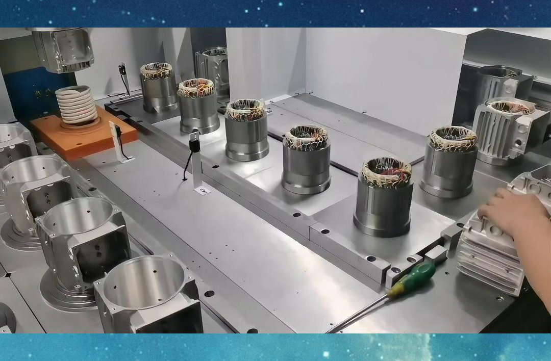 电机壳热套热配合成套设备全自动化操作，从而保证过盈配合的质量和精度