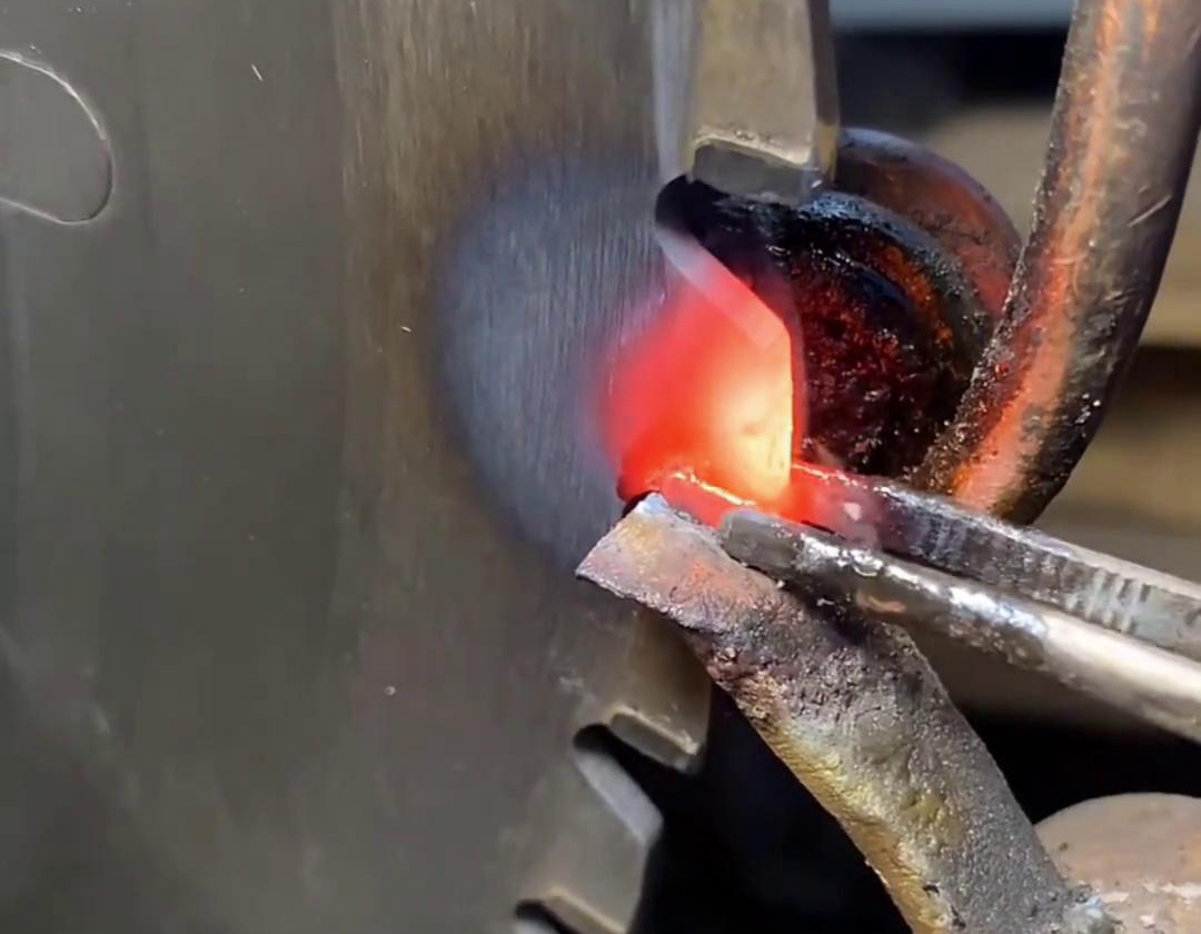 葫芦娃视频污APP下载高频加热机：锯片锯齿合金拆卸的得力助手(图2)