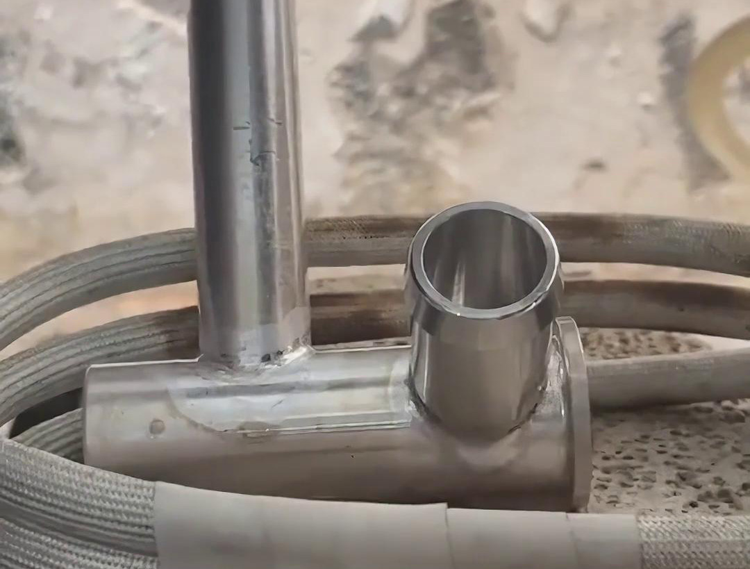 汽车空调管路铝压板，铝管铝件HULUWA葫芦娃下载入口安卓焊接选择高频焊接机完成