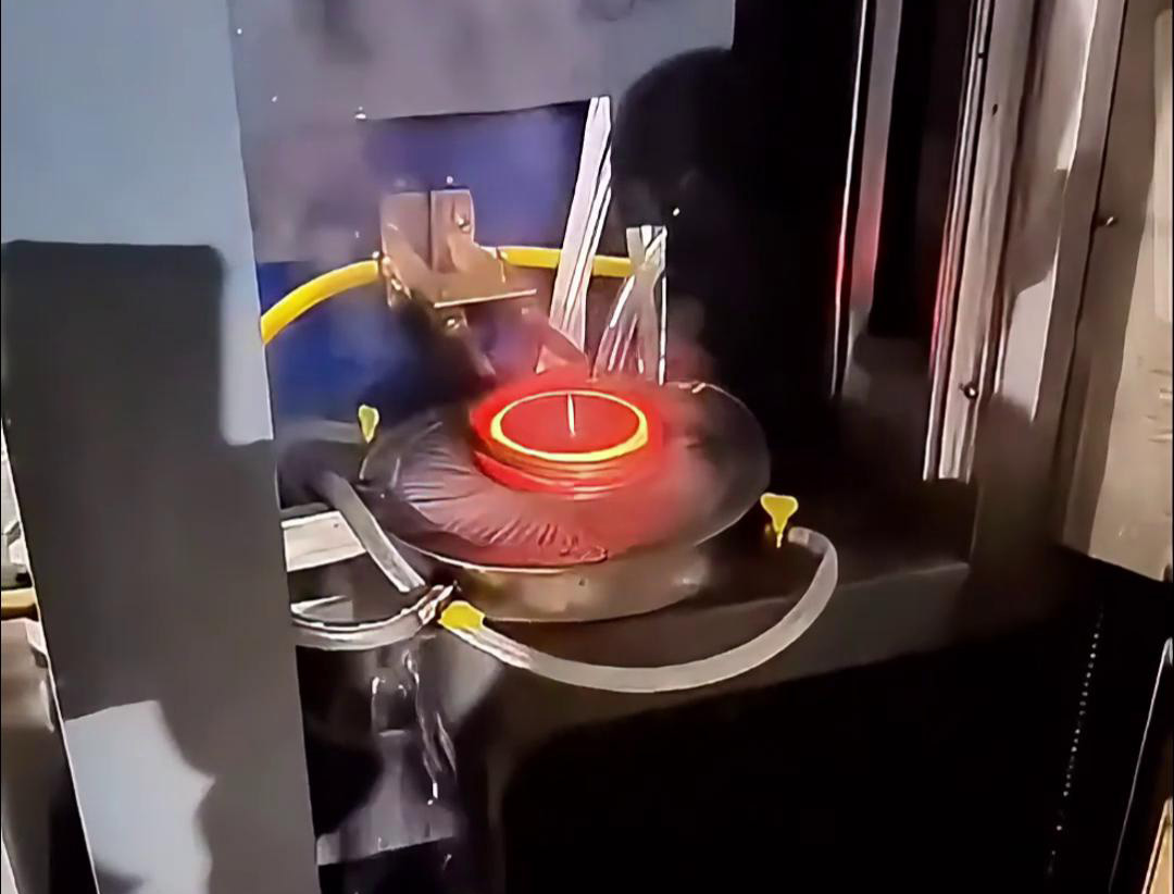 高频HULUWA葫芦娃下载入口安卓齿轮淬火是一种高效、精确且节能环保的齿轮表面处理技术