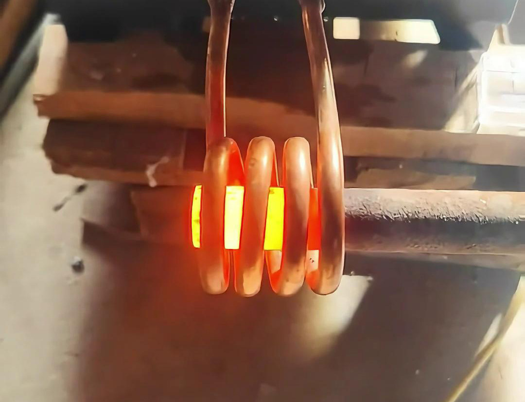 高频HULUWA葫芦娃下载入口安卓加热设备能够在极短的时间内将实心棒料加热到所需温度(图3) 高频HULUWA葫芦娃下载入口安卓加热设备能够在极短的时间内将实心棒料加热到所需温度(图3)