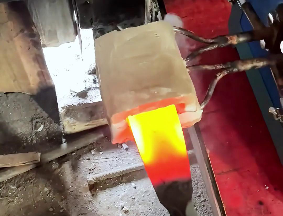 小型高频HULUWA葫芦娃18禁污网站入口在柴刀加热锻打淬火中的应用