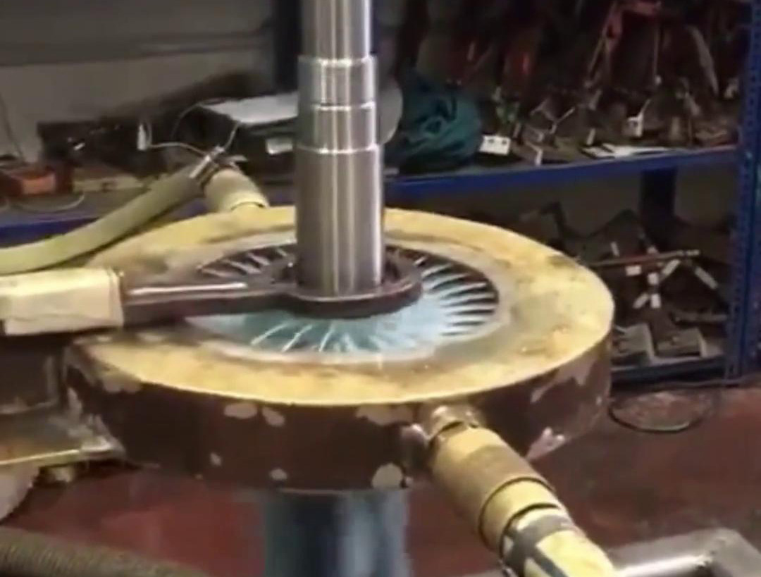 数控自动化淬火机床是一种功能强大、灵活高效的金属热处理设备(图2)