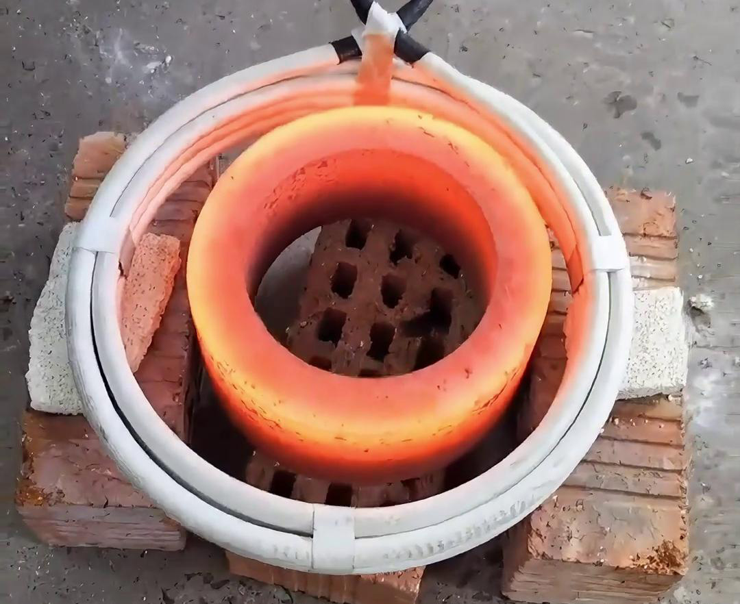 中频HULUWA葫芦娃下载入口安卓加热设备对直径180mm、长度300mm的钢管进行加热测试(图2)