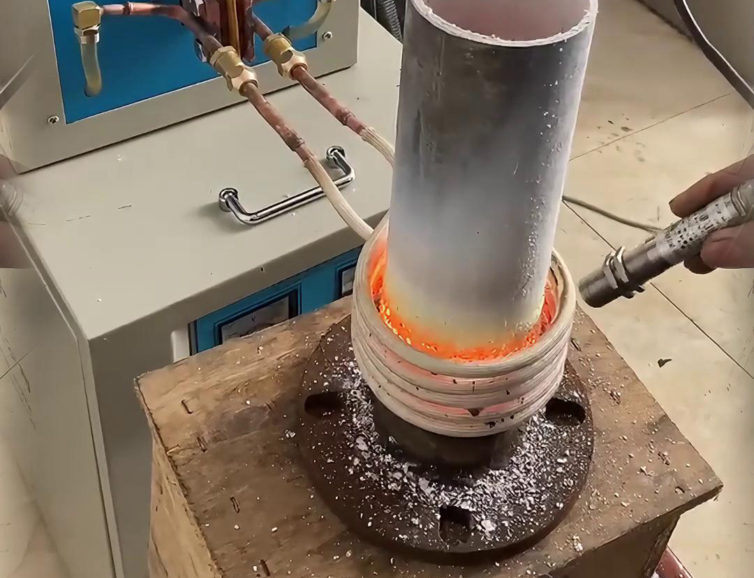 这是高频加热机对钢管加热，可以根据需求配备温控监测