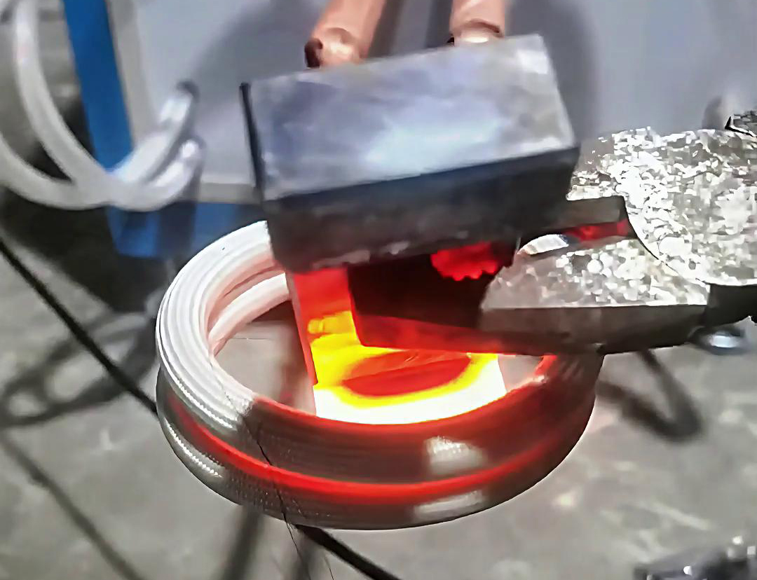 刀模淬火是一种重要的热处理工艺，旨在提高刀模的硬度、耐磨性和使用寿命(图2)