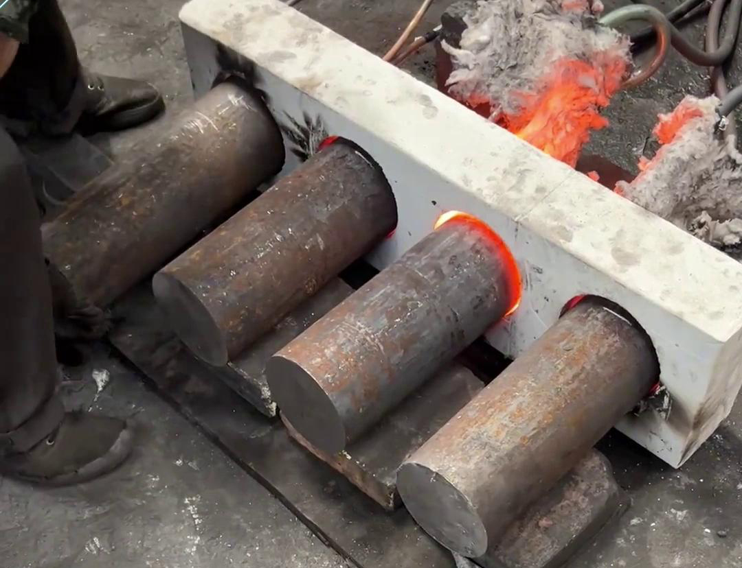 对于需要加热大型棒料的场合，建议优先考虑采用中频HULUWA葫芦娃下载入口安卓加热设备