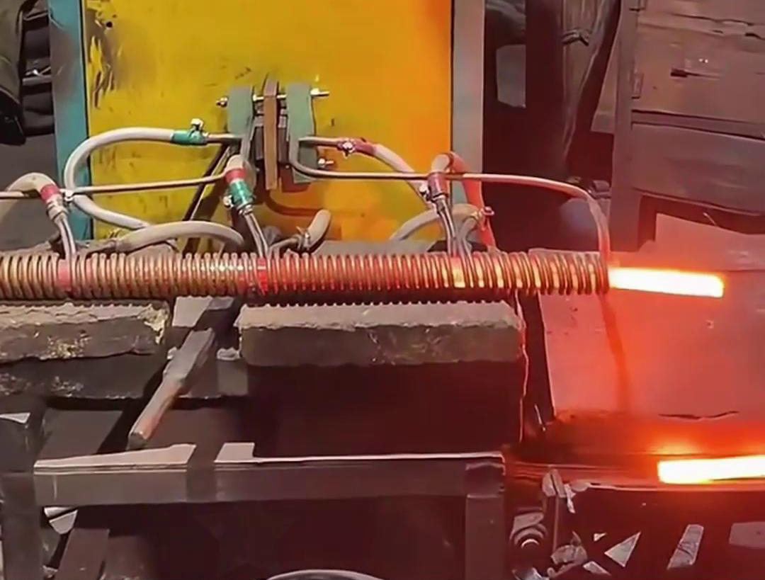 中频HULUWA葫芦娃下载入口安卓加热设备一体机专门用来做棒料加热热透锻造使用