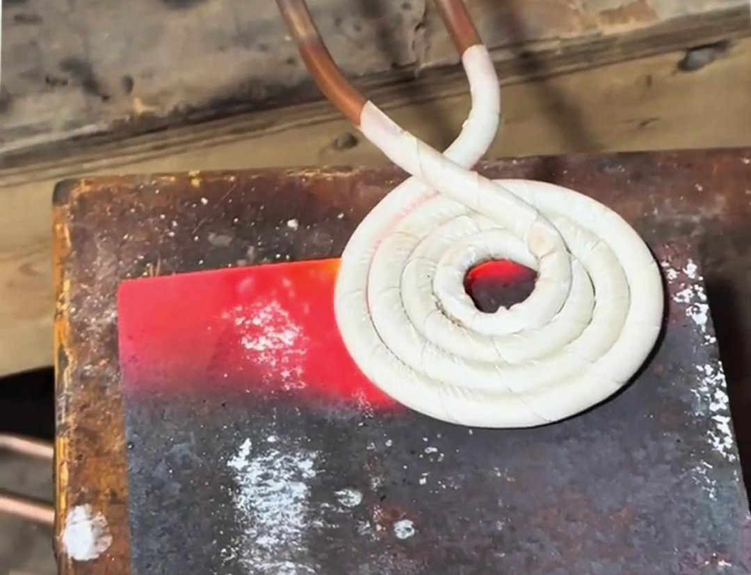 手持式高频加热机：钢板表面处理的高效工具(图2)