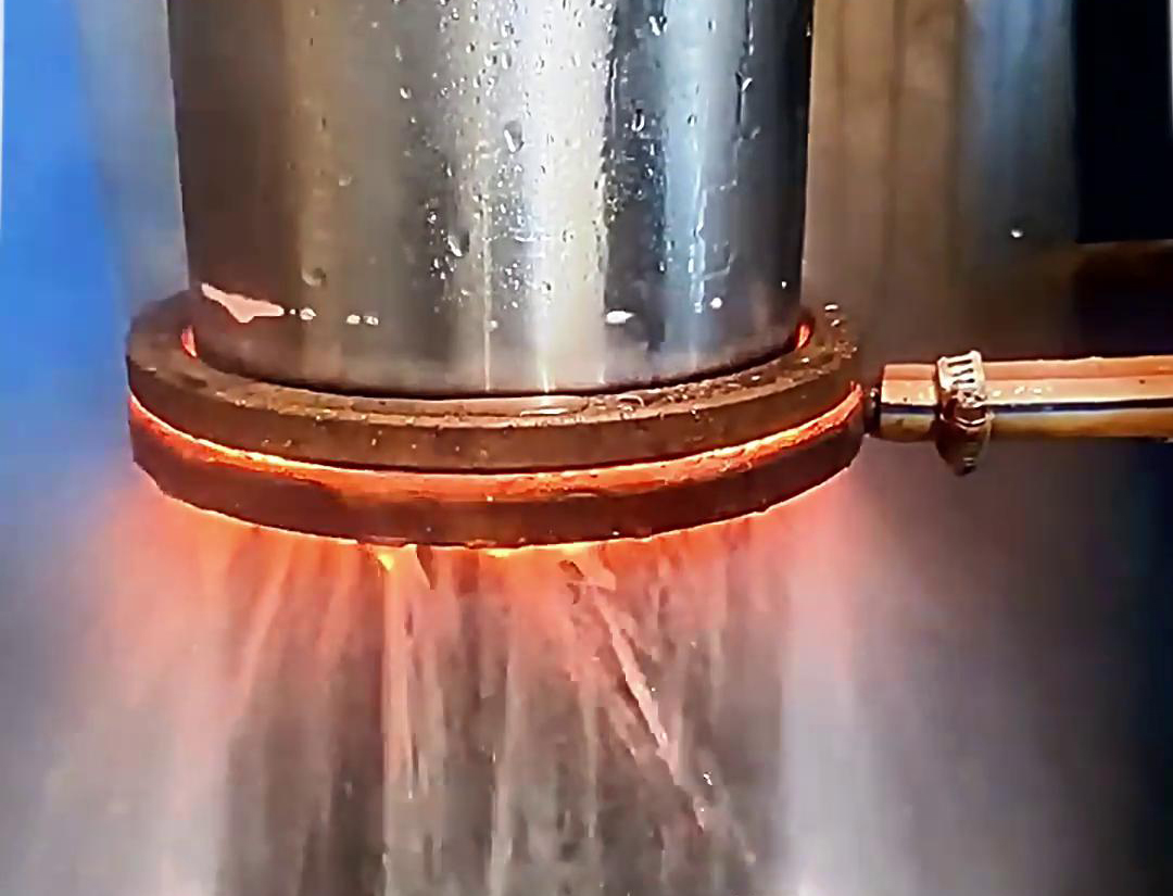 油缸使用高频HULUWA葫芦娃18禁污网站入口进行淬火是一种高效、节能、环保的热处理工艺