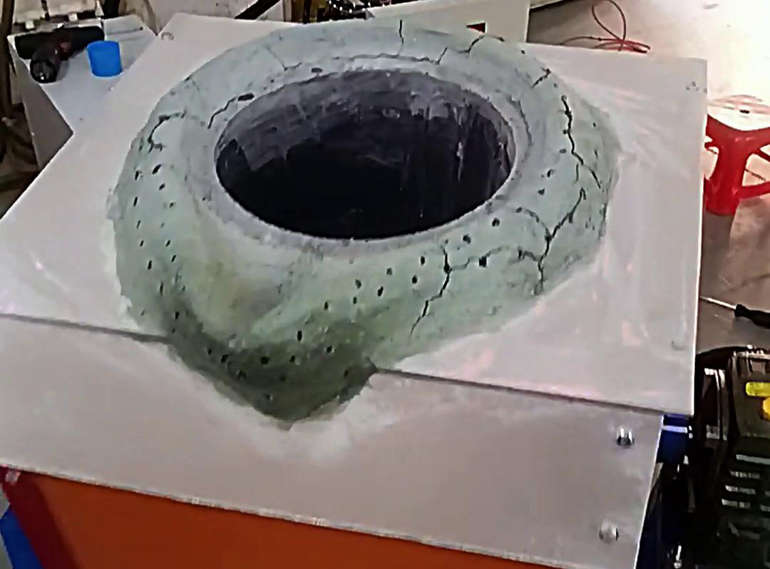 倾倒式熔炼炉：多金属熔炼的灵活设备解析