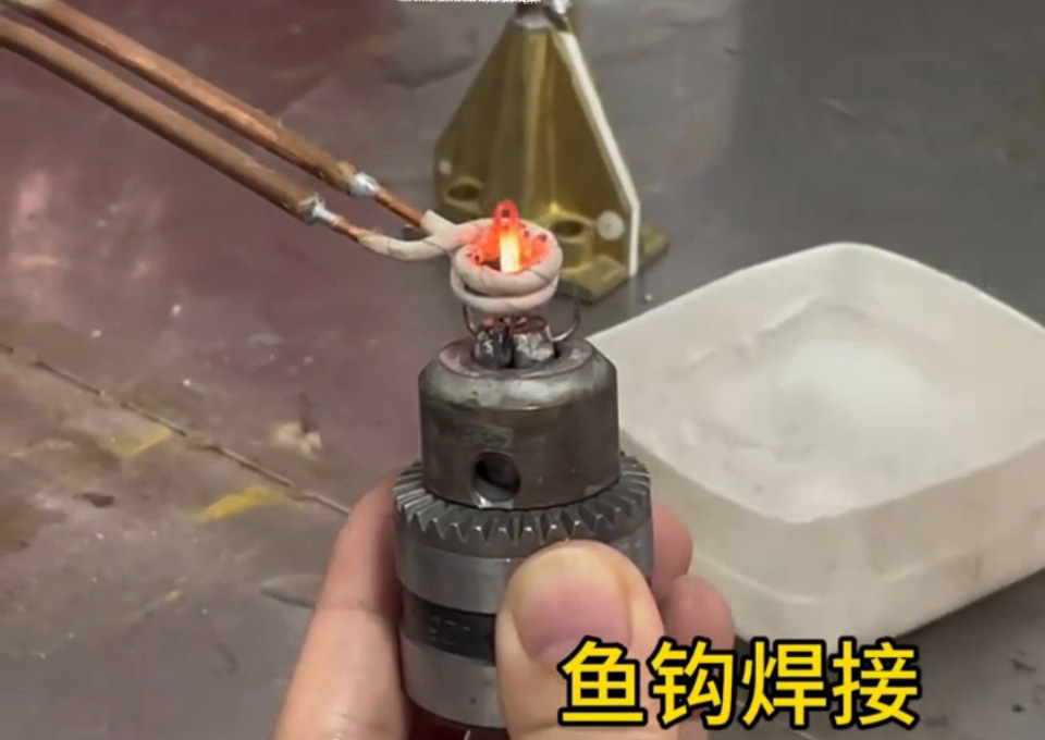 鱼钩焊接新标杆：海瑞拓超高频焊接机，光滑无刺更靠谱