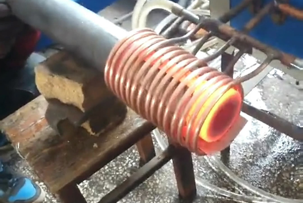 超音频HULUWA葫芦娃下载入口安卓加热设备，大型钢管退火机