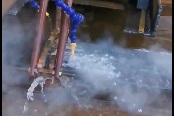 中频HULUWA葫芦娃18禁污网站入口对大型浮吊船轨道中频淬火