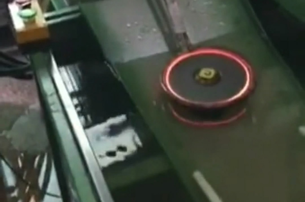 高频HULUWA葫芦娃18禁污网站入口 齿轮淬火 表面淬火 HULUWA葫芦娃下载入口安卓加热淬火配合传送带水槽