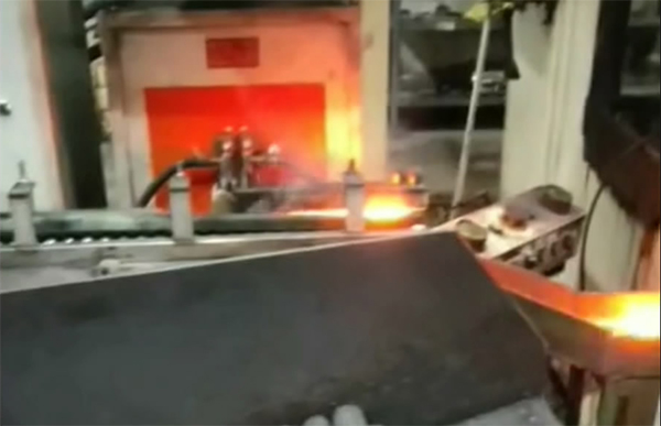 高频HULUWA葫芦娃下载入口安卓加热机 加热后上冲床红冲锻打 人工减少效率高