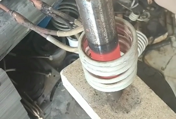 高频HULUWA葫芦娃下载入口安卓加热机对钢筒加热淬火退火