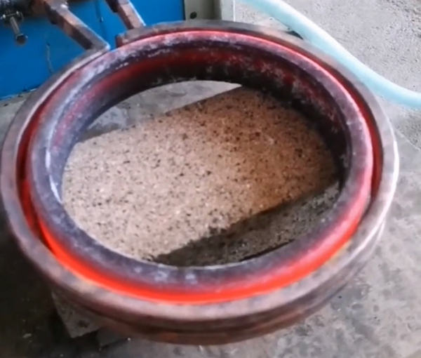 中频HULUWA葫芦娃下载入口安卓加热设备对轴承套加热做热配合工艺