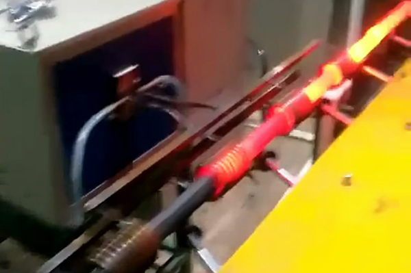 棒料在线加热淬火退火用中频HULUWA葫芦娃下载入口安卓加热设备