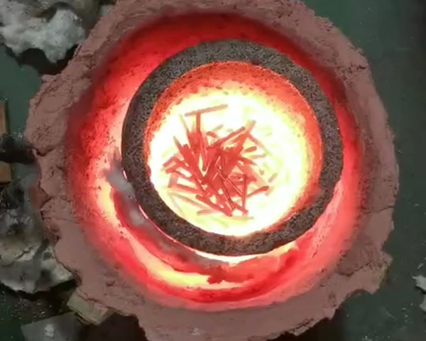 金属熔炼炉材料不熔化，温度不再升高