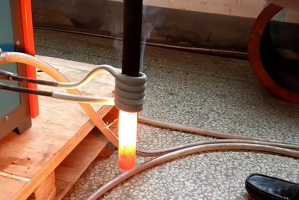 高频HULUWA葫芦娃下载入口安卓加热设备对铁棒加热退火