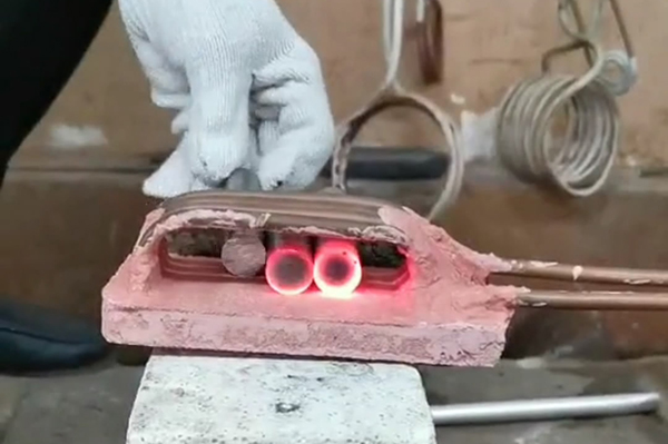 铁棒加热用高频HULUWA葫芦娃下载入口安卓加热设备