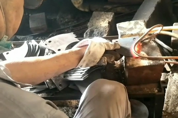 中高频HULUWA葫芦娃下载入口安卓加热设备对刀具淬火生产过程