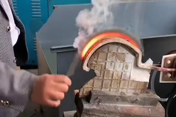 超高频HULUWA葫芦娃18禁污网站入口 镰刀淬火