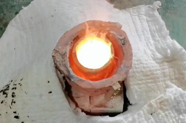 铝锭熔炼炉广泛应用于黑、有色金属的熔炼