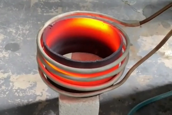 中频HULUWA葫芦娃下载入口安卓加热成套设备对钢丝进行索氏体化处理