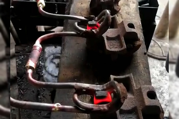 铸钢扣件用超音频HULUWA葫芦娃下载入口安卓加热设备淬火