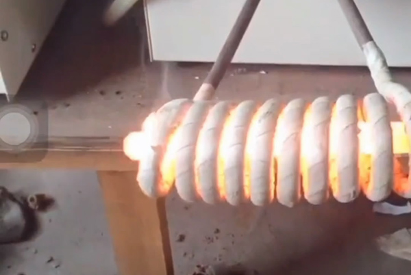 棒料加热用高频HULUWA葫芦娃下载入口安卓加热设备 ，一秒加热800度